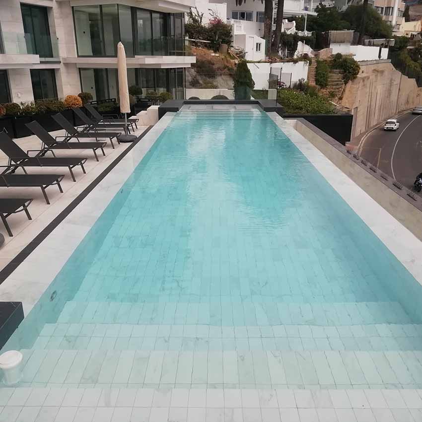 Dual waterproofed, fully tiled, double sided rimflow pool